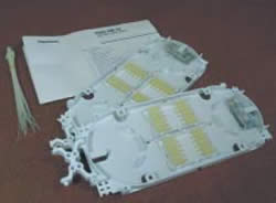 Product image for COMMSCOPE FOSC-ACC-B-TRAY-24 24-STRAND FIBER SPLICE TRAY P/N 863927-000