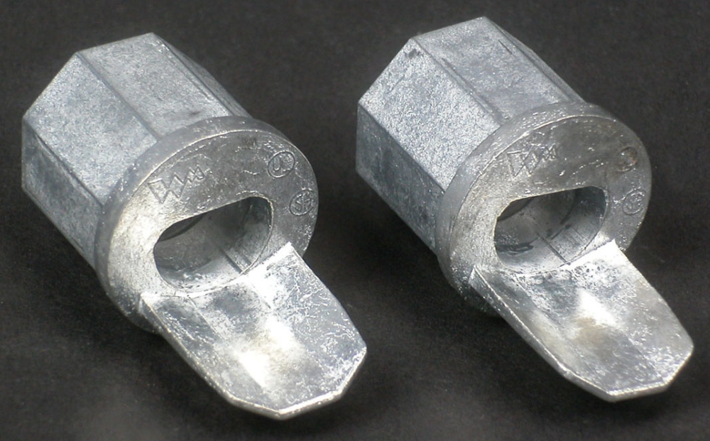 Product image for Wiremold 5782 Wiremold 500/700 Series 1/2inch Conduit Connector (Galvanized) Fitting