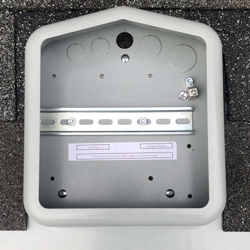 Product image for SolaDeck 0799-DG Pass-Thru Type-3R Enclosure, Dual Ground Blocks - GRAY