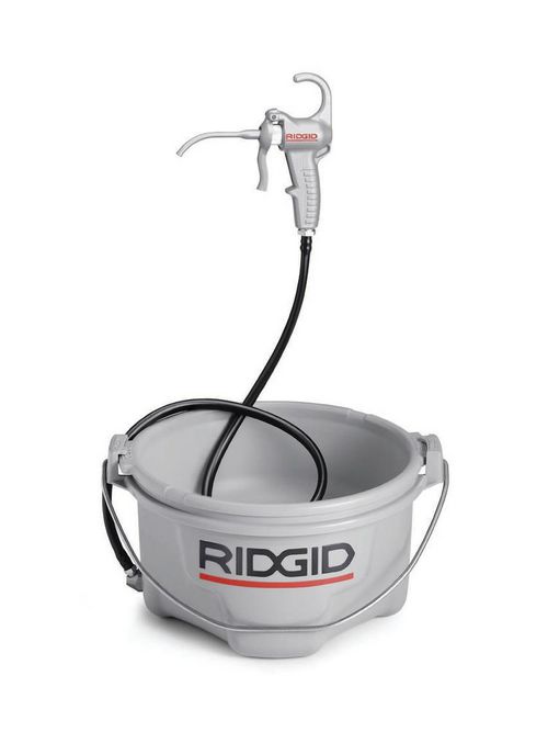 Product image for Ridgid Tool Company 10883 8-3/4 x 14-1/4 Chip Pan 1 Gallon Capacity 54 Inch Hose Swivel Spout Threading Oiler